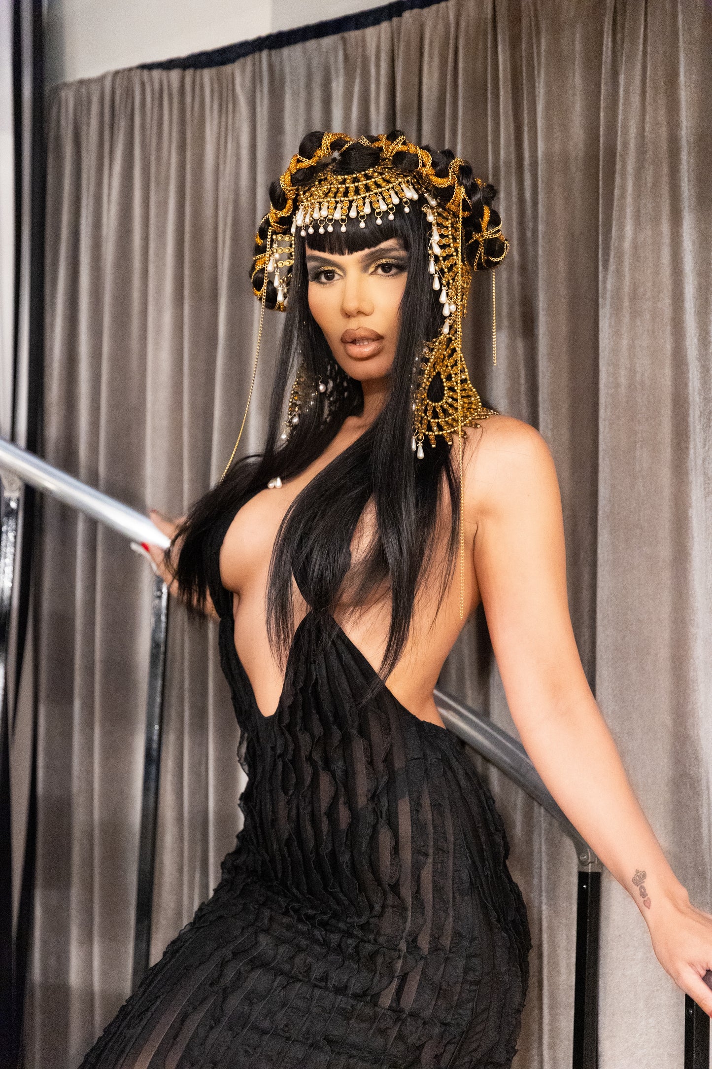 Cleo Wig